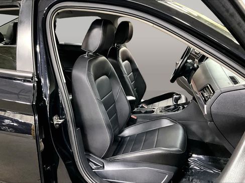 Used 2022 Volkswagen Jetta SE FWD image 9