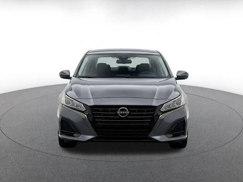 Used 2025 Nissan Altima 2.5 SV FWD image 2