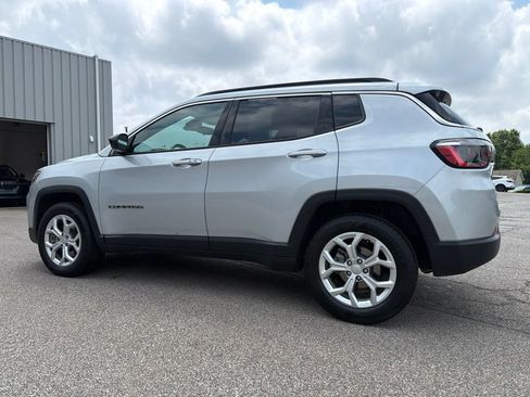Used 2024 Jeep Compass Latitude AWD/4WD image 9