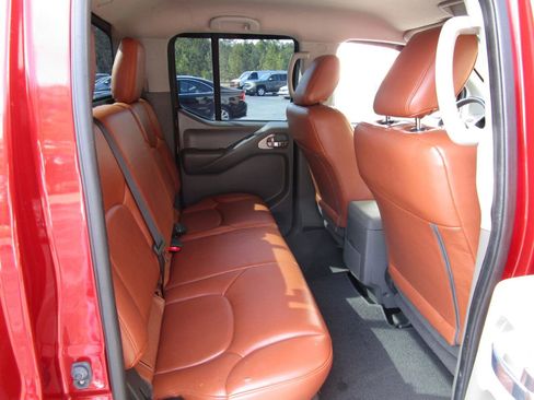 Used 2018 Nissan Frontier SV image 24