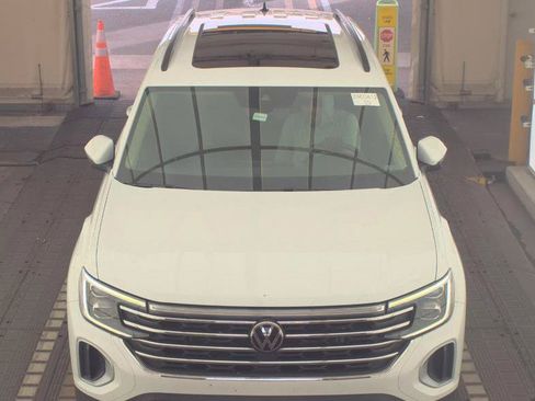 Used 2024 Volkswagen Atlas SE FWD image 3