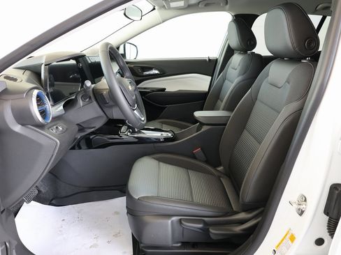 New 2026 Chevrolet Trax LT w/ LT Convenience Package image 11