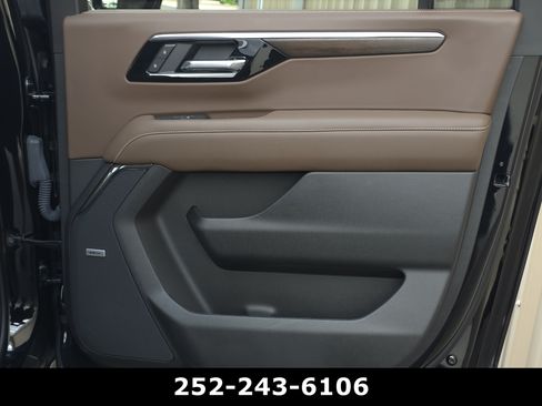 Used 2025 Chevrolet Suburban High Country AWD/4WD image 45