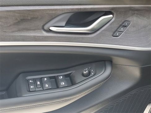 New 2025 Jeep Grand Cherokee Limited w/ Trailer Tow Package image 17