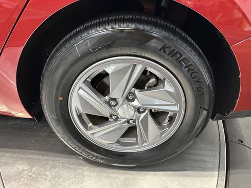 Certified 2024 Hyundai Elantra SE FWD image 10
