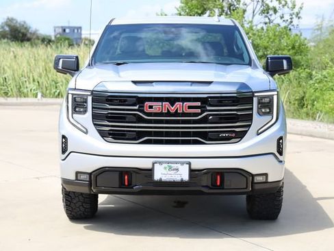 Used 2022 GMC Sierra 1500 AT4 AWD/4WD image 2