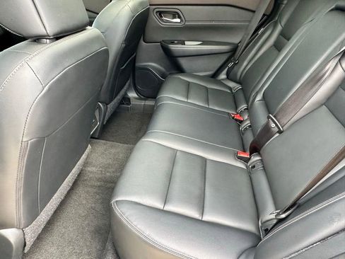 Used 2023 Nissan Rogue SL w/ SL Premium Package image 7