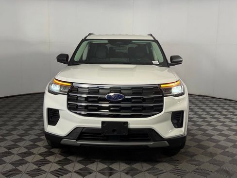 Used 2025 Ford Explorer Active RWD image 11