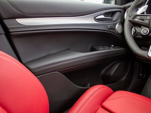New 2025 Alfa Romeo Stelvio Sprint image 18