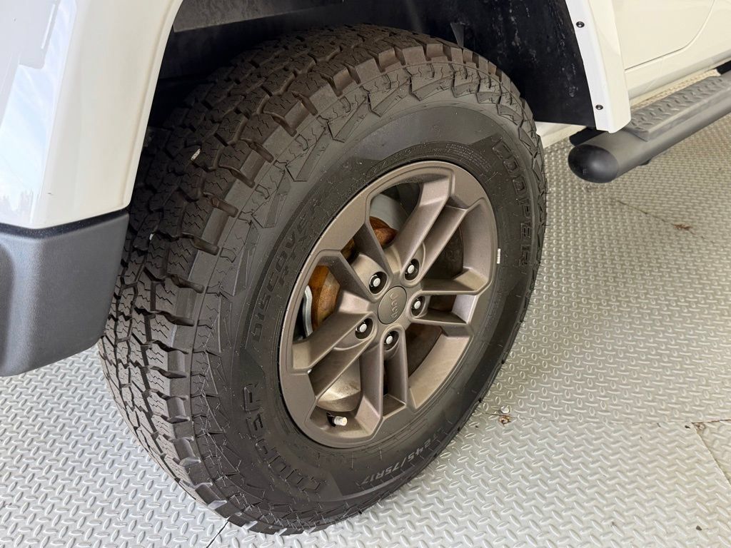 Used 2017 Jeep Wrangler Unlimited Sahara AWD/4WD image 51