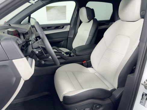 Used 2026 Porsche Cayenne E-Hybrid image 5