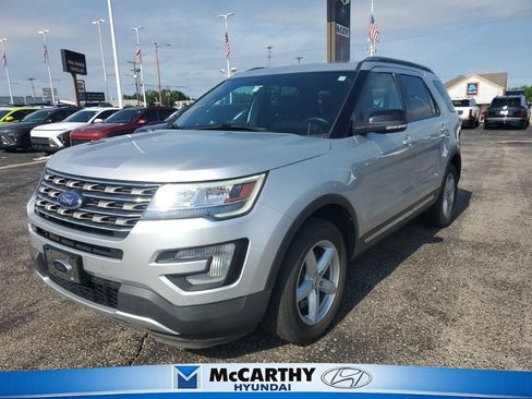Used 2017 Ford Explorer XLT w/ Equipment Group 202A AWD/4WD image 1