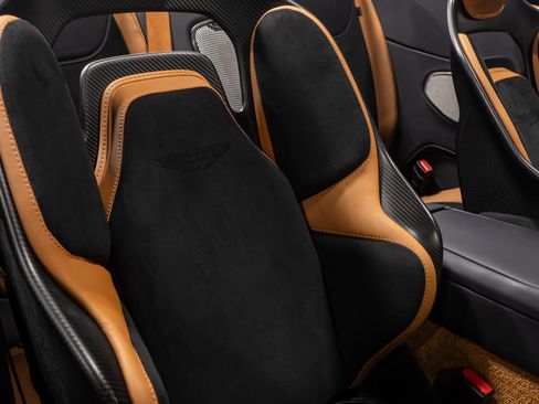 Used 2024 Aston Martin DB12 Convertible image 73