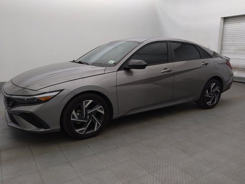 Used 2025 Hyundai Elantra Sport w/ Cargo Package FWD image 2