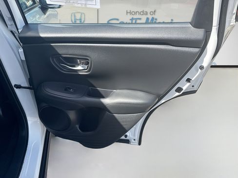 Certified 2025 Honda HR-V LX image 29