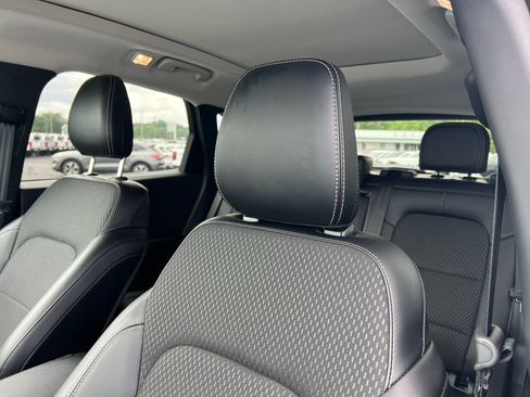 New 2025 Ford Escape SE w/ Class II Trailer Tow Package FWD image 18