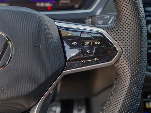 New 2024 Volkswagen Tiguan SE R-Line image 15