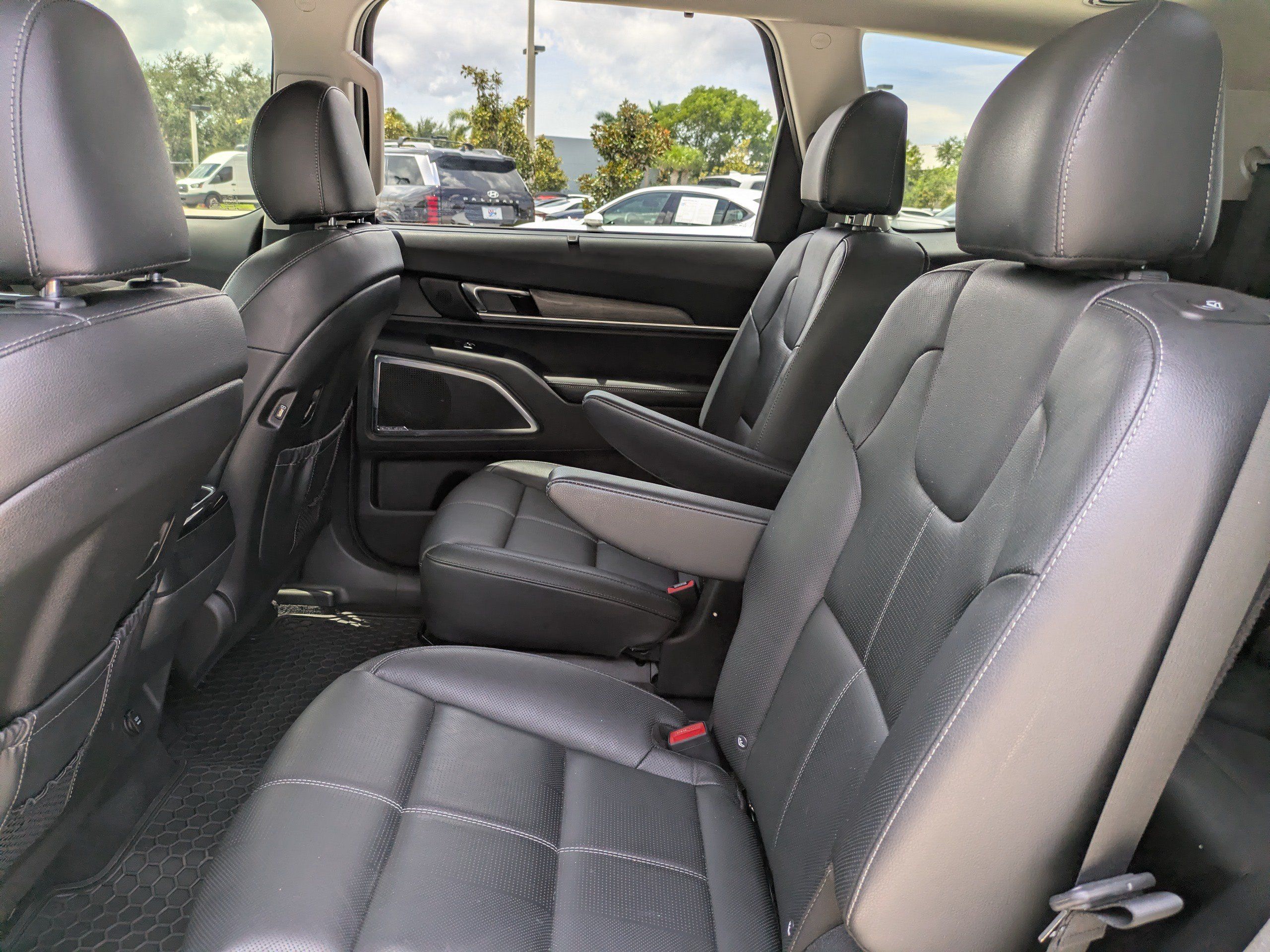 Used 2021 Kia Telluride SX w/ Towing Package FWD image 14