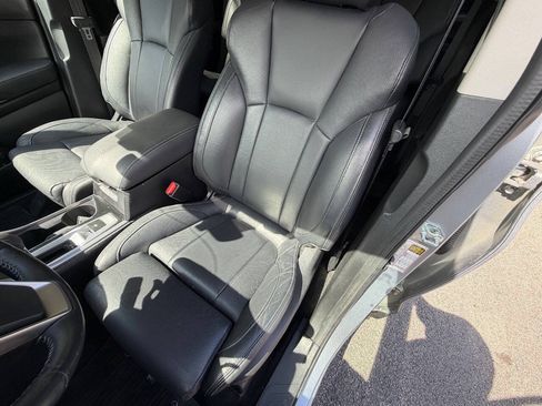 Used 2022 Subaru Ascent Limited AWD/4WD image 9