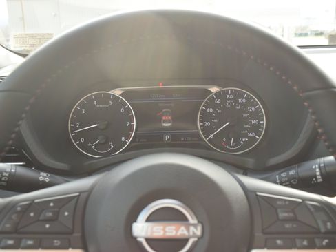 Used 2025 Nissan Sentra SR w/ SR Premium Package FWD image 14