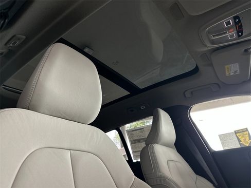 New 2026 Volvo XC40 B5 Ultra image 16