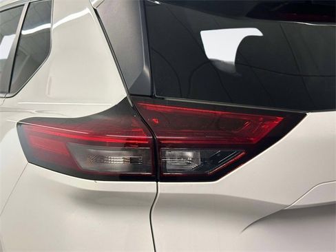 Used 2021 Nissan Rogue S image 9