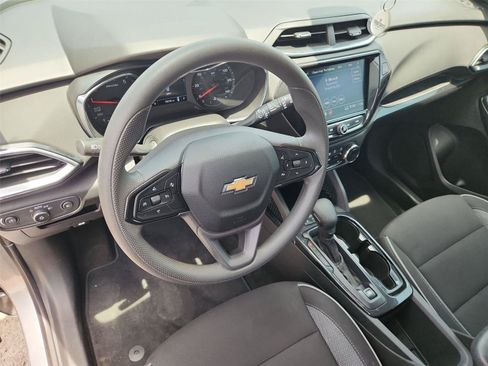 Used 2023 Chevrolet TrailBlazer LT w/ Convenience Package FWD image 10