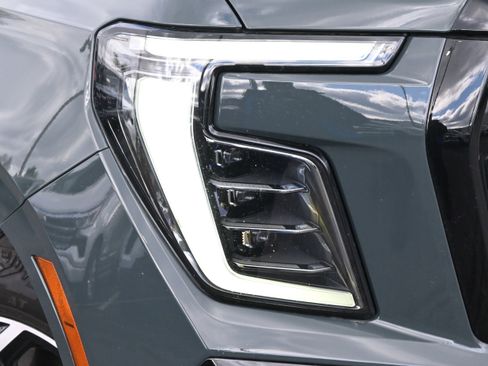 Used 2025 GMC Yukon AT4 w/ AT4 Premium Package image 12