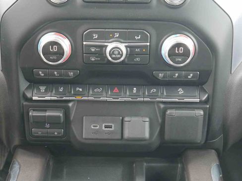 Used 2020 GMC Sierra 2500 SLT w/ Technology Package AWD/4WD image 8
