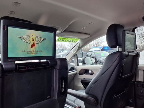 Used 2018 Chrysler Pacifica Touring-L Plus image 9