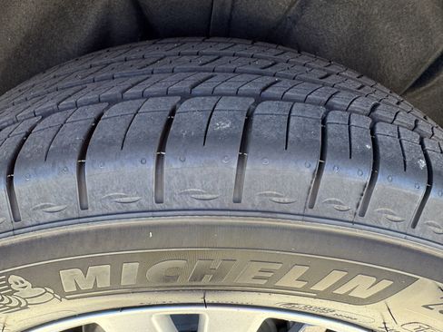 New 2025 Cadillac XT6 Luxury image 36