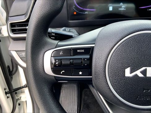 Used 2025 Kia Sportage LX FWD image 20