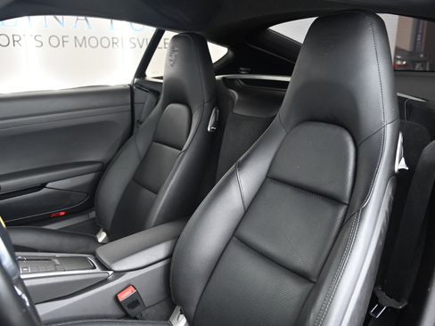 Used 2016 Porsche Cayman image 21