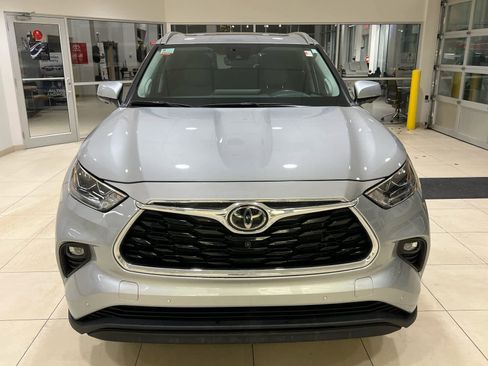 Used 2023 Toyota Highlander Limited image 2