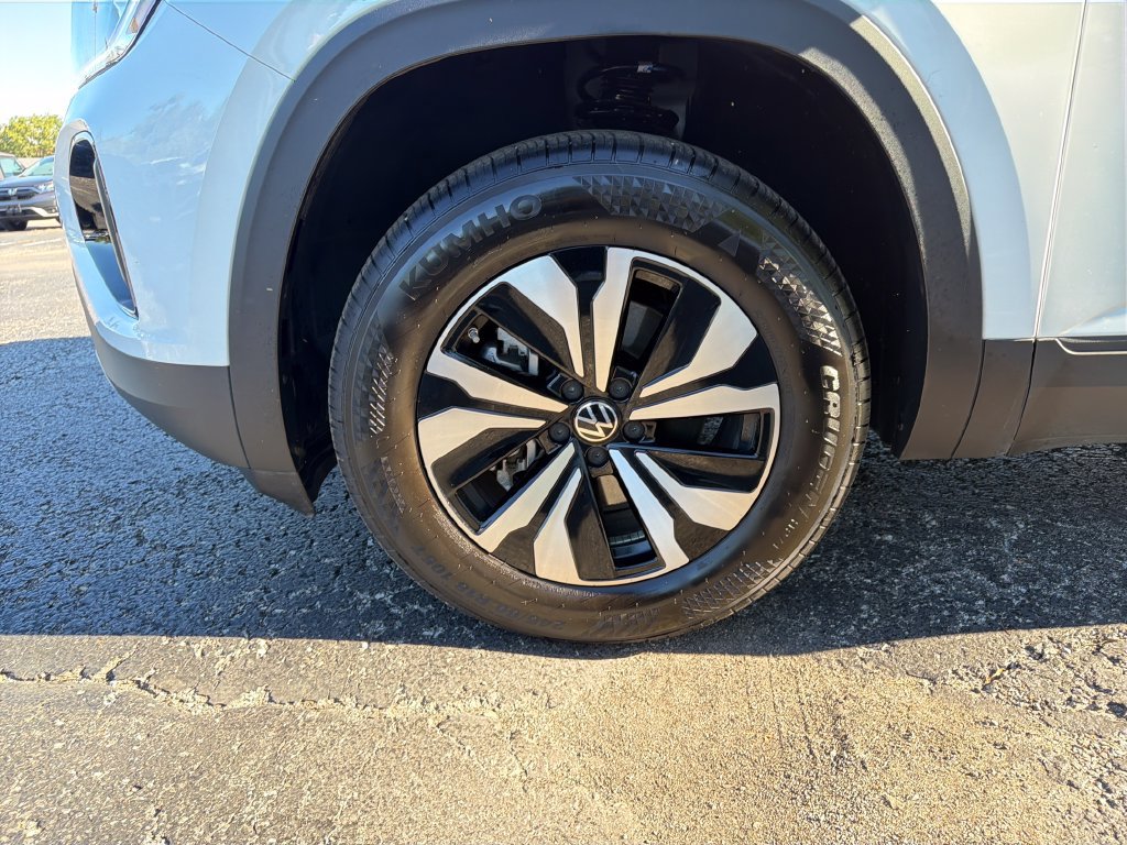 Used 2025 Volkswagen Atlas Cross Sport SE AWD/4WD image 27