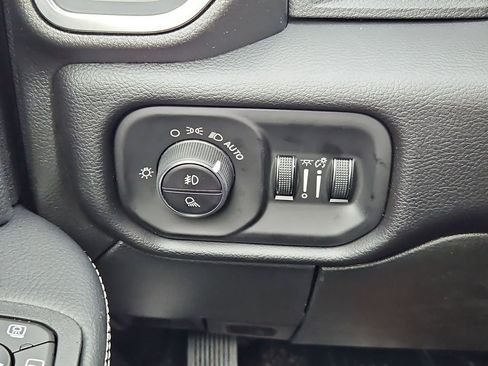 New 2026 RAM 2500 Laramie AWD/4WD image 18