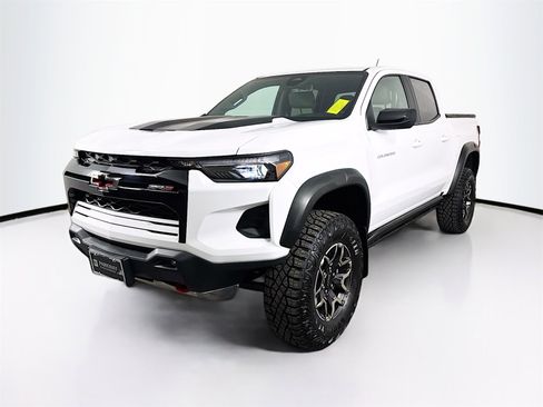 Used 2024 Chevrolet Colorado ZR2 image 3