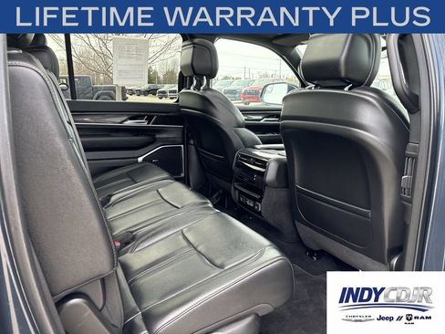 Used 2024 Jeep Wagoneer 4WD w/ Premium Group I image 12