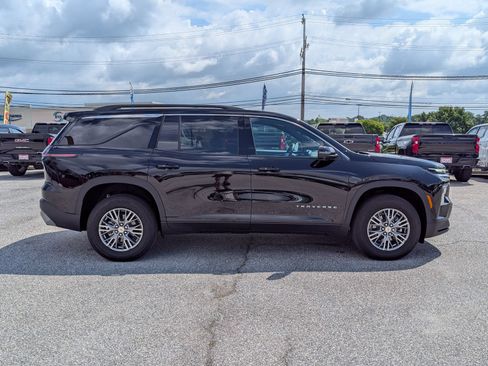 Used 2026 Chevrolet Traverse LT w/ Driver Confidence Package FWD image 2