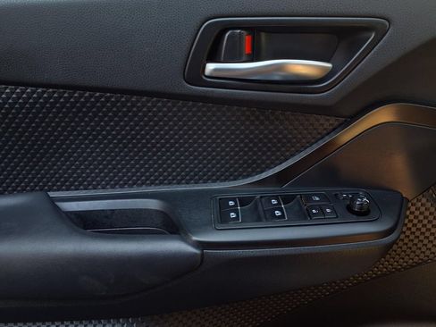 Used 2018 Toyota C-HR XLE FWD image 17