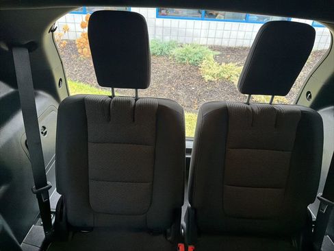 Certified 2018 Ford Explorer XLT w/ Equipment Group 201A image 39