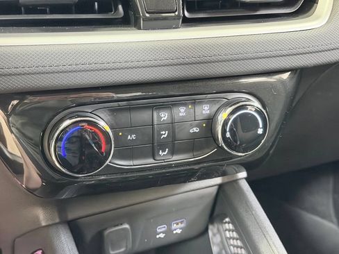 Used 2025 Chevrolet TrailBlazer LT AWD/4WD image 44