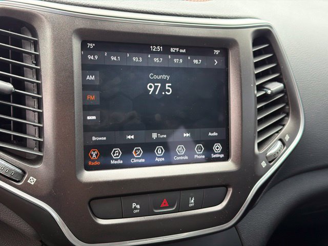 Used 2021 Jeep Cherokee Trailhawk AWD/4WD image 26