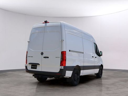 Used 2025 Mercedes-Benz Sprinter 2500 image 5