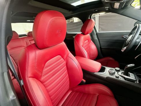 Used 2022 Alfa Romeo Giulia Veloce RWD image 27