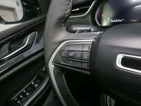 Used 2023 Jeep Grand Cherokee L Laredo image 33