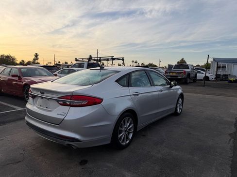 Used 2017 Ford Fusion SE FWD image 10