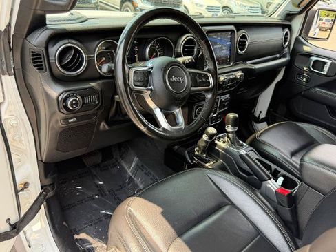 Used 2020 Jeep Gladiator Overland AWD/4WD image 4