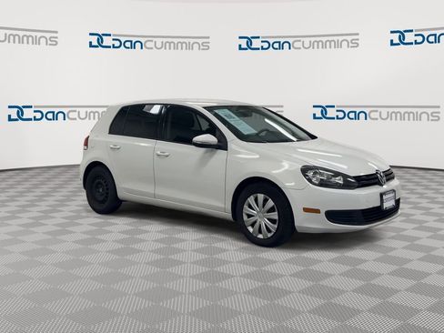 Used 2011 Volkswagen Golf 4-Door FWD image 2