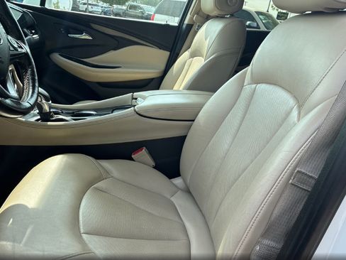 Used 2018 Buick Envision Essence AWD/4WD image 3